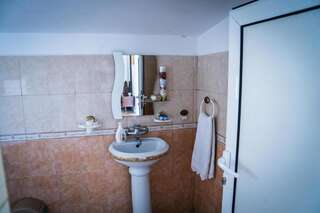 Гостевой дом Art Studio Сапарева-Баня Двухместный номер с 1 кроватью и собственной ванной комнатой-4