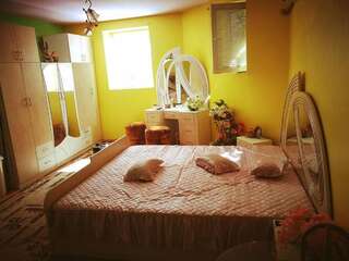 Фото номер Two Bedroom Townhouse Mika Таунхаус с 2 спальнями
