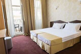 Отель Hotel Central Русе Двухместный номер Делюкс с 2 отдельными кроватями-1