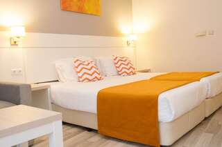 Фото номер Park Hotel Odessos Двухместный номер с 1 кроватью или 2 отдельными кроватями и балконом