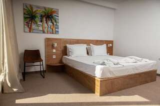 Фото номер JI HOTEL Двухместный номер Делюкс с 1 кроватью и балконом, вид на море