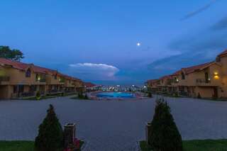 Фото  Best Western Bohemian Resort Hotel город Севан (29)