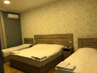 Отели типа «постель и завтрак» Kamar Hotel Ijevan Иджеван Четырехместный номер Делюкс-3