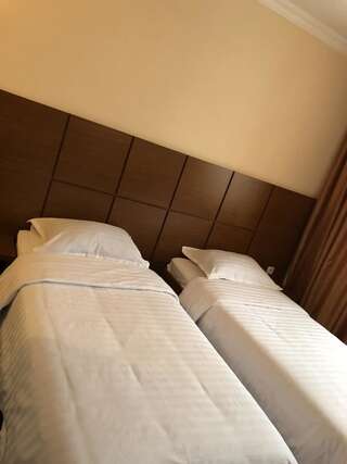 Фото номер Kirovakan Hotel Двухместный номер Делюкс с 2 отдельными кроватями