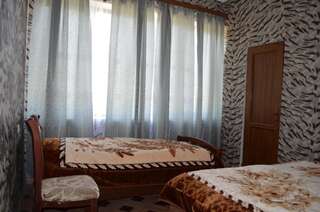 Загородные дома Saro B&B and Safari Tours Татев Трехместный номер с видом на горы-10