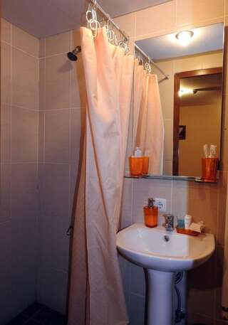 Отели типа «постель и завтрак» Toon Armeni Guest House Дилижан Двухместный номер эконом-класса с 2 отдельными кроватями-5