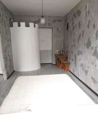 Фото номер Гостевой дом в Алаверды Четырехместный номер с душем