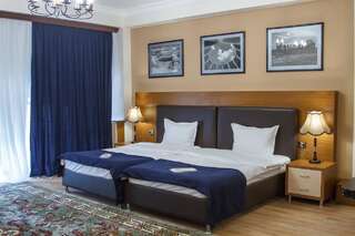 Отель Hotel Plaza Viktoria Гюмри Просторный двухместный номер с 2 отдельными кроватями-2