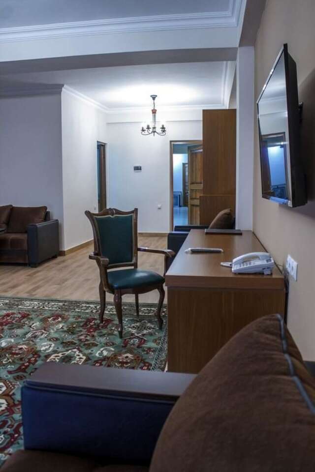 Отель Hotel Plaza Viktoria Гюмри-40