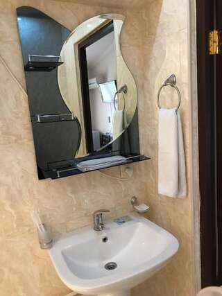 Фото номер Armenia VanSevan Hotel Двухместный номер Делюкс с 1 кроватью и ванной