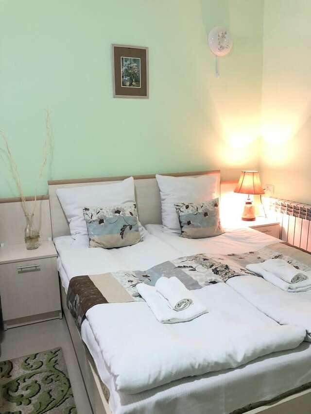 Отели типа «постель и завтрак» Lind Guest House B&B Гюмри-12