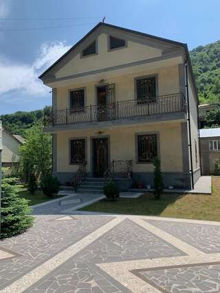 Дома для отпуска LUXE GUEST HOUSE DILIJAN