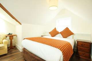 Гостевой дом Harry Clarke Mews at the Castle Hotel Дублин