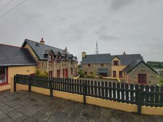 Дома для отпуска Mary Deeneys Self Catering Cottages, Ture, Muff by Wild Atlantic Wanderer Ture
