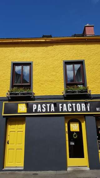 Проживание в семье Pasta Factory Guest Rooms Голуэй