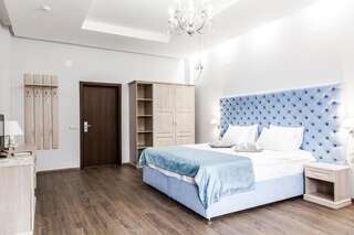 Фото номер Alm House Улучшенный двухместный номер с 1 кроватью или 2 отдельными кроватями, вид на бассейн