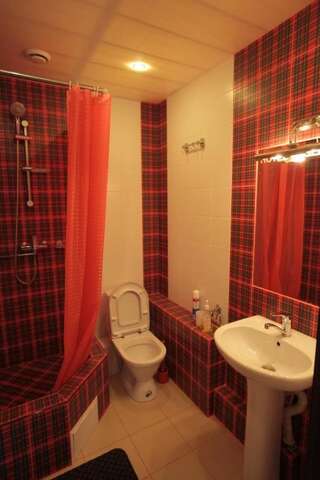 Гостиница Голден Овен Чебоксары Одноместный номер эконом-класса с общей ванной комнатой-12