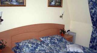 Фото номер Санаторий Белокур Стандартный двухместный номер с 1 кроватью или 2 отдельными кроватями