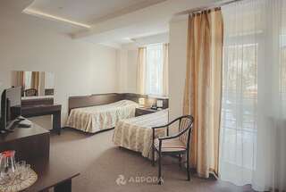 Фото номер Аврора Улучшенный двухместный номер с 2 отдельными кроватями