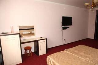 Гостиница Sochi Hotel Брянск Стандартный двухместный номер с 2 отдельными кроватями-1