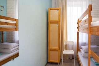Хостел Вишня Владимир Двухместный номер с 2 отдельными кроватями и общей ванной комнатой-3