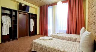 Гостиница Red House Белгород Стандартный двухместный номер с 2 отдельными кроватями-5
