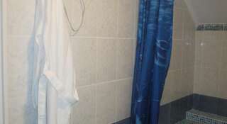Гостиница Мини Отель Эконом Класс Калининград Четырёхместный номер с отдельной ванной комнатой-14