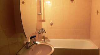 Фото номер Guest house Komfort Cемейный номер с отдельной ванной комнатой