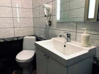 Фото номер Майкоп Сити Двухместный номер с 2 отдельными кроватями и собственной ванной комнатой