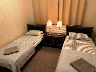 Фото номер Майкоп Сити Двухместный номер с 2 отдельными кроватями и собственной ванной комнатой
