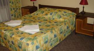 Фото номер Беринг Двухместный номер с 1 двуспальной кроватью и дополнительной кроватью