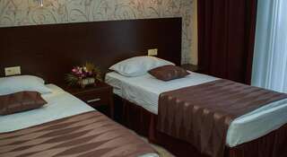 Фото номер Grand Hotel &Spa Maykop Двухместный номер Делюкс с 2 отдельными кроватями