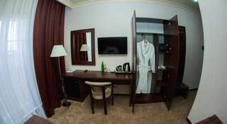 Фото номер Grand Hotel &Spa Maykop Двухместный номер Делюкс с 2 отдельными кроватями