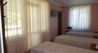 Фото номер Красная Поляна Односпальная кровать в общем номере с 3 кроватями и видом на горы