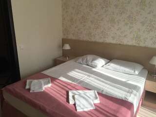 Фото номер Эльпида Бутик-отель Улучшенный двухместный номер с 1 кроватью или 2 отдельными кроватями