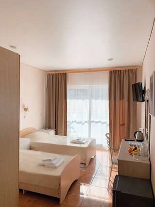 Гостиница Нараяна Лоо Улучшенный двухместный номер с 2 отдельными кроватями-6