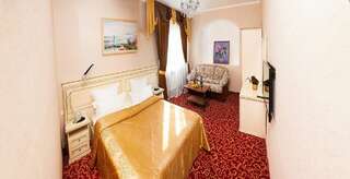 Гостиница Уют Ripsime Краснодар Улучшенный двухместный номер с 1 двуспальной кроватью и диваном-4