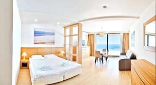 Гостиница Резиденции Алтея Гурзуф Двухместный номер с 1 кроватью или 2 отдельными кроватями и видом на море-5
