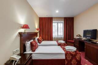Фото номер Клуб Отель Корона Стандартный двухместный номер с 2 отдельными кроватями