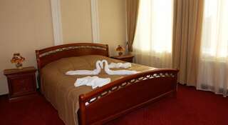 Гостиница Клуб-отель  Севастополь Большой двухместный номер c 1 кроватью или 2 отдельными кроватями-1