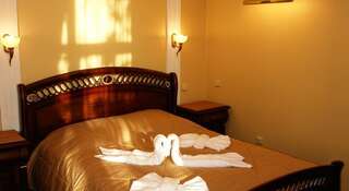 Гостиница Клуб-отель  Севастополь Большой двухместный номер c 1 кроватью или 2 отдельными кроватями-4