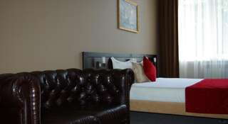 Гостиница Белая Акация Курск Улучшенный двухместный номер с 1 двуспальной кроватью и диваном-2