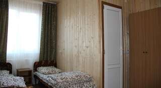 Гостиница Гостевой дом Маринка Адлер Стандартный двухместный номер с 2 отдельными кроватями-1