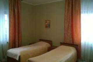 Фото номер Пилигрим Отель Стандартный двухместный номер с 2 отдельными кроватями