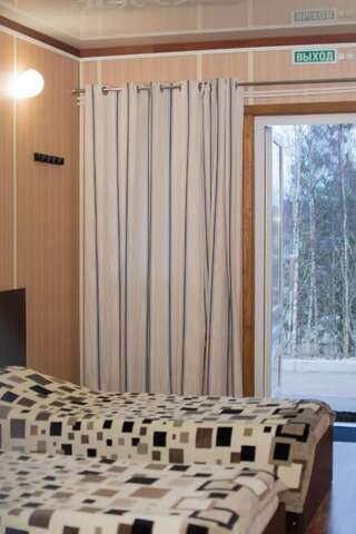 Фото номер Drova Двухместный номер с 2 отдельными кроватями и ванной комнатой