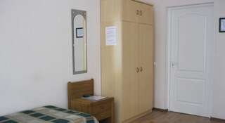 Фото номер Гостевой дом в Кингисеппе Двухместный номер с 2 отдельными кроватями и общей ванной комнатой