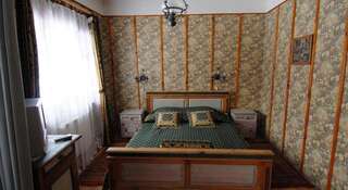 Фото номер Чеховская Дача Двухместный номер с 2 отдельными кроватями и видом на сад