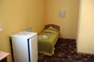 Гостиница Динамо Саратов Односпальная кровать в общем номере для мужчин и женщин-3