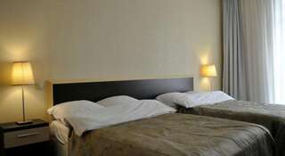 Фото номер Хаял Отель Стандартный двухместный номер с 2 отдельными кроватями