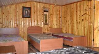 Фото номер Hadzhohskyi Uyut Кровать в общем 6-местном номере для мужчин и женщин